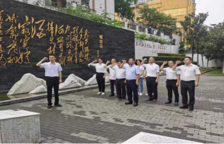 乐鱼官方网页版-乐鱼(中国)
投资发展部党支部到识字里社区开展主题党日暨志愿服务活动