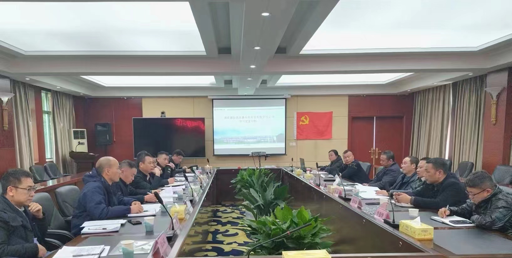 株洲航电分乐鱼官方网页版-乐鱼(中国)
、空洲岛乐鱼官方网页版-乐鱼(中国)
联合调研安江水电站和清水塘水电站