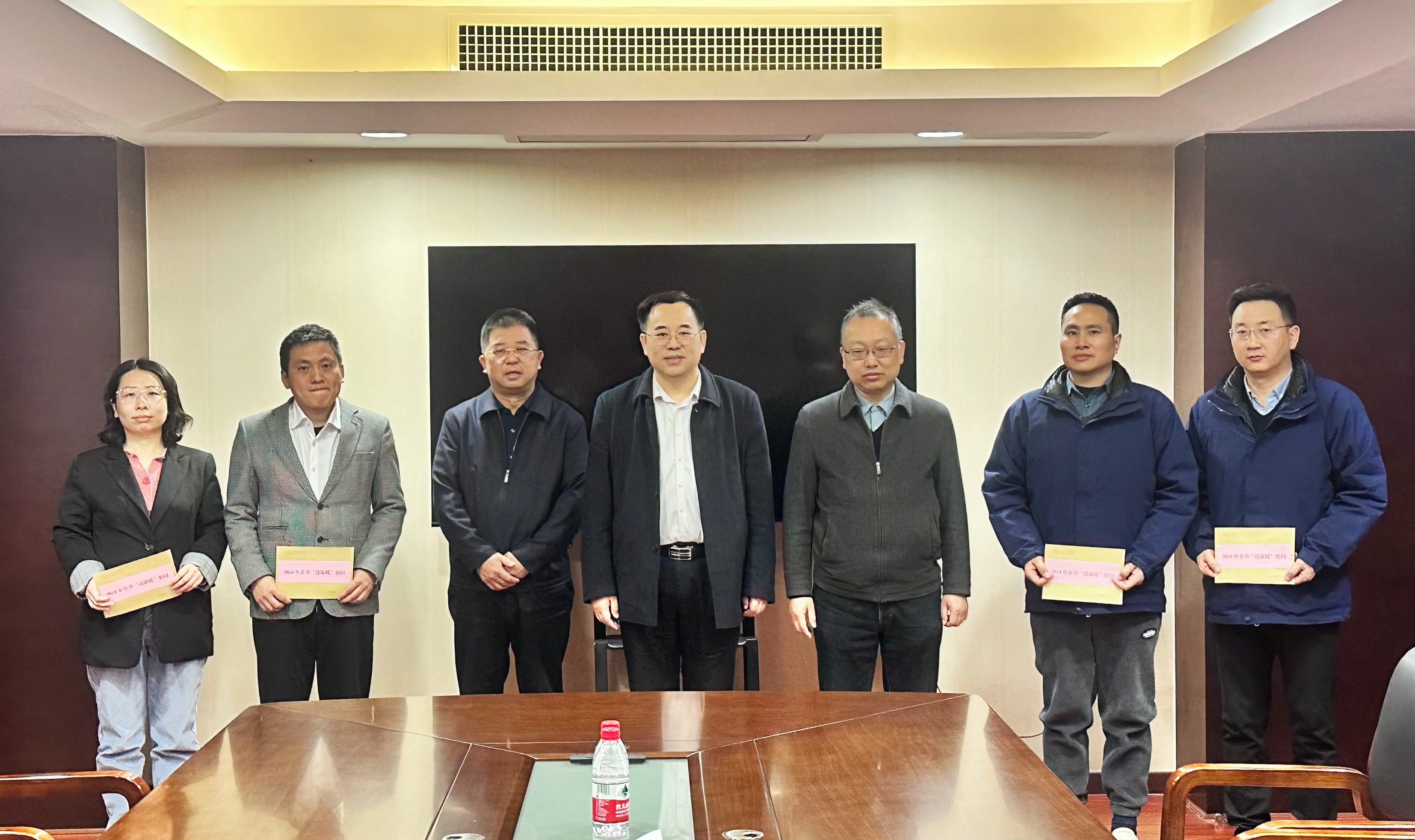 寒冬送温暖，关爱暖人心——乐鱼官方网页版-乐鱼(中国)开展2024年春节“送温暖”走访慰问活动